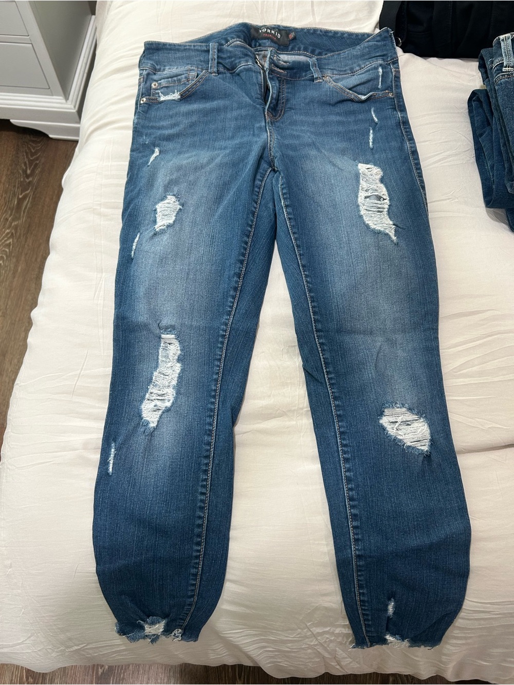Women's Distressed Cropped Jeans - Blue